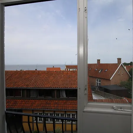 Therns 2* Gudhjem