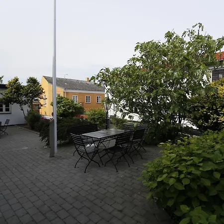 Therns 2* Gudhjem