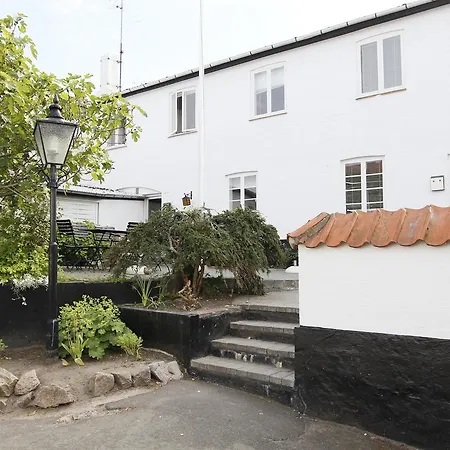 Therns 2* Gudhjem